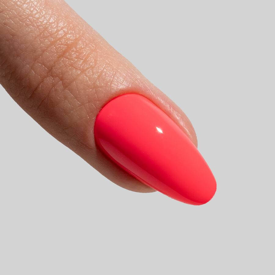 Esmalte semipermanente ROSA CORAL FLÚOR de la colección Rio, de larga duración y fácil aplicación.