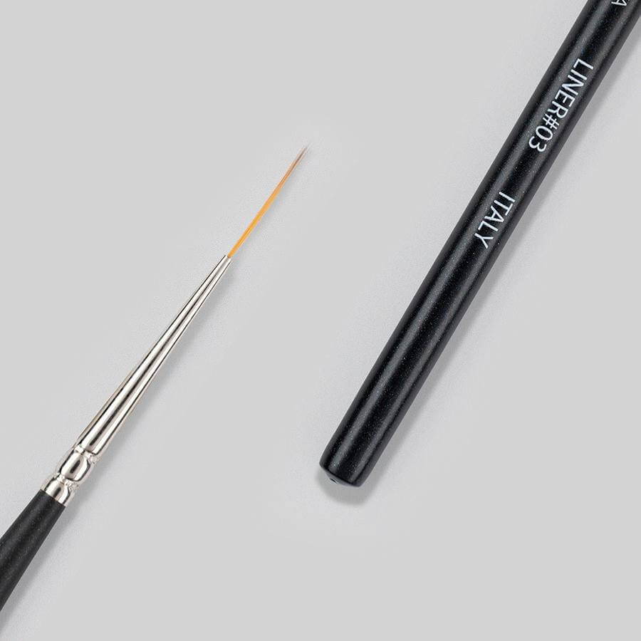 Pincel Liner 03 de MŪSA NAILS SPAIN para nail art, ideal para líneas finas y detalles precisos