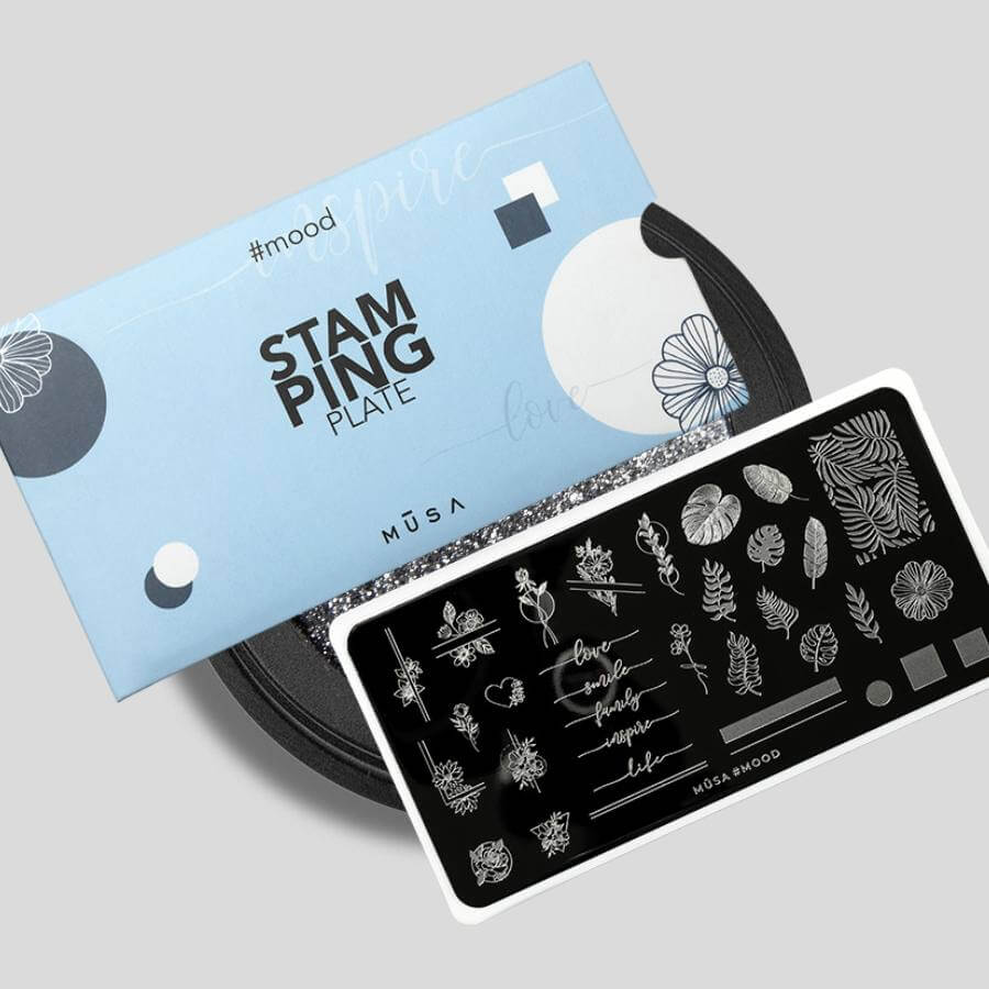 Placa Stamping Minimal de MŪSA NAILS SPAIN para nail art, ideal para diseños geométricos y minimalistas