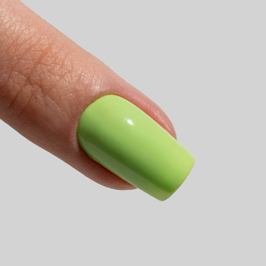 Esmalte Semipermanente 150 Fresh en color Verde Lima, ideal para una manicura vibrante y duradera.