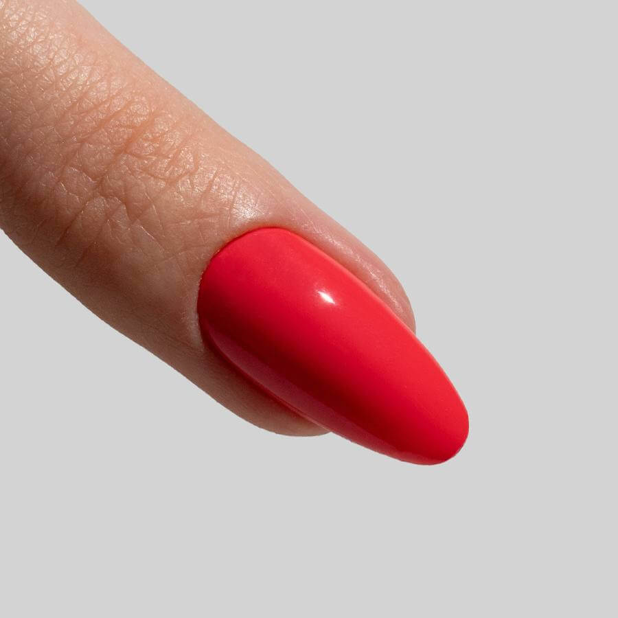 Esmalte Semipermanente 152 Rojo Cardenal, cobertura perfecta desde la primera capa, brillo duradero