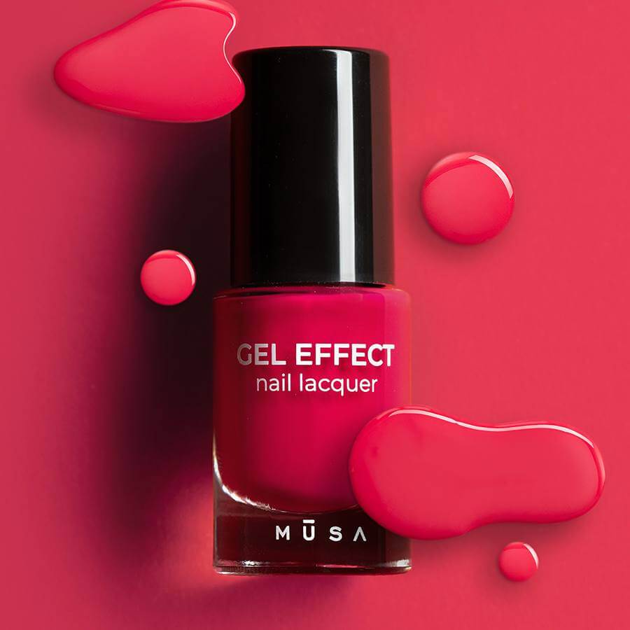 Esmalte Gel Effect 05 - Viva Magenta de Musa Nails en botella de 8 ml, mostrando su intenso y vibrante color magenta.