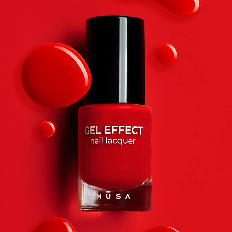 Esmalte Efecto Gel Rojo Lava, esmalte profesional en tono rojo lava con efecto gel, diseñado para una aplicación fácil y un acabado brillante sin necesidad de lámpara UV