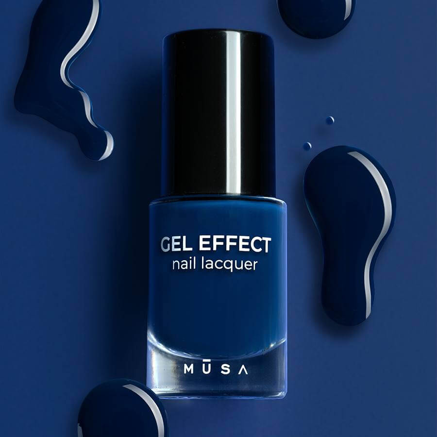 Esmalte Efecto Gel azul oxford, esmalte profesional en tono caqui claro con efecto gel, diseñado para una aplicación fácil y un acabado brillante sin necesidad de lámpara UV