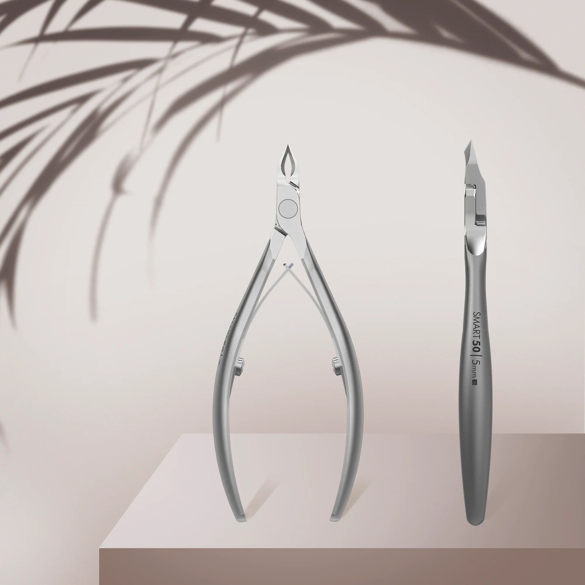 Staleks Alicate Cutícula SMART 50 3mm con cuchillas en ángulo, ideal para manicura y pedicura.
