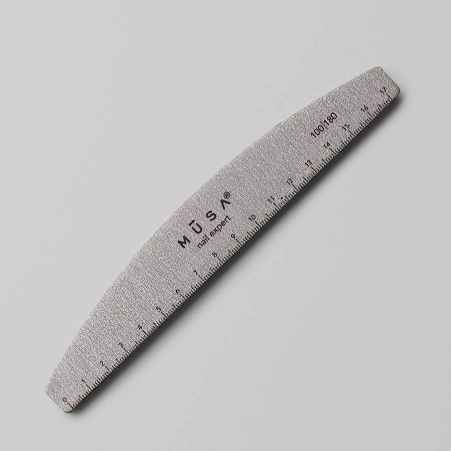 Lima Media Luna con regla. Doble cara grano 100/180, ideal para eliminar gel y dar forma a las uñas.
