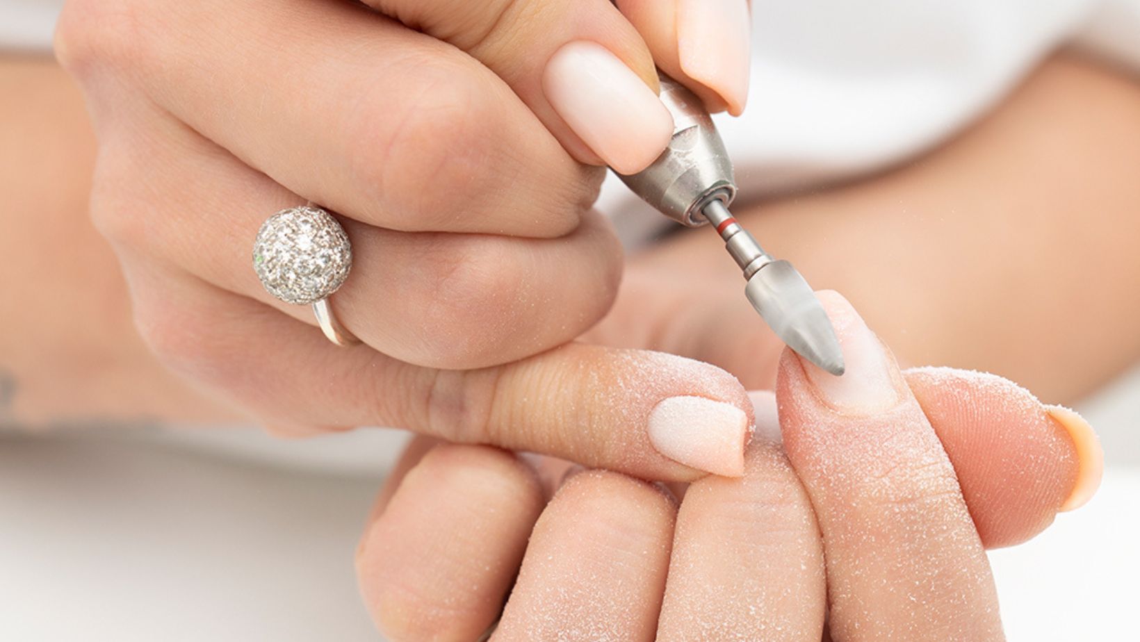 Herramientas para retirar esmalte semipermanente profesionalmente