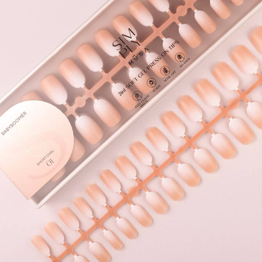 Press On Tips Simply Musa Baby Boomer para una manicura natural y elegante, con efecto degradado de nude a lechoso.
